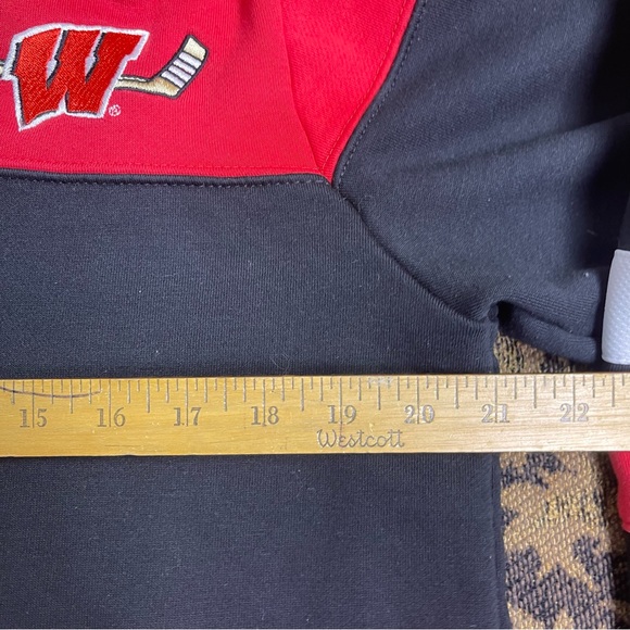 Wisconsin Badgers Hockey Red and Black Hoodie Jersey Sweatshirt Pullover - Picture 5 of 8